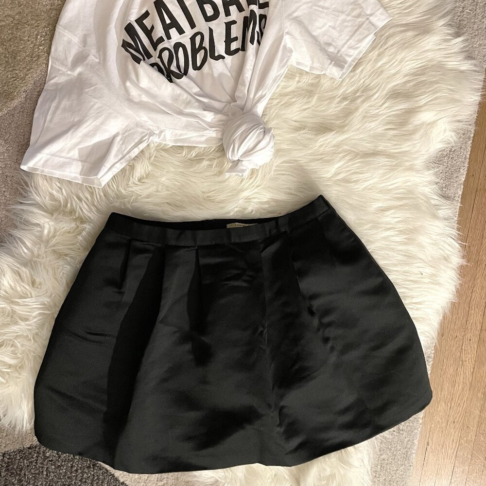 Forever 21 black mini skirt with pleats, pockets. Size 28 fits small/medium